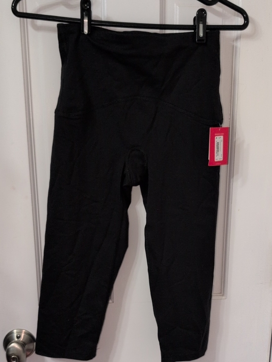 SPANX Pants - SPANX BNWT Black Capri High-Waist Leggings